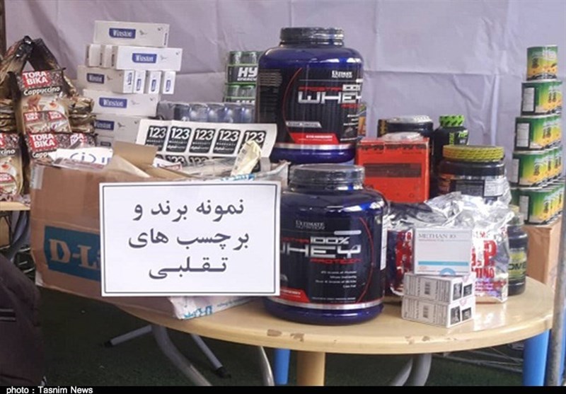 نمایشگاه فرهنگی هنری مبارزه با قاچاق کالا در اسلامشهر برپا شد+ تصاویر