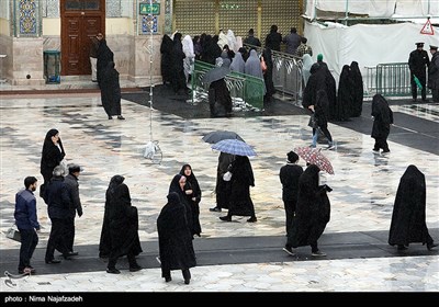 بارش برف در حرم مطهر امام رضا (ع) - مشهد