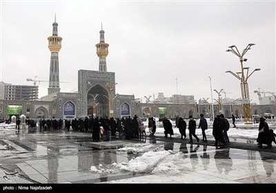 بارش برف در حرم مطهر امام رضا (ع) - مشهد