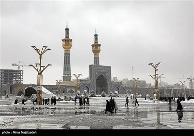 بارش برف در حرم مطهر امام رضا (ع) - مشهد