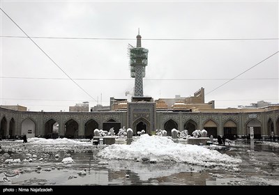 بارش برف در حرم مطهر امام رضا (ع) - مشهد