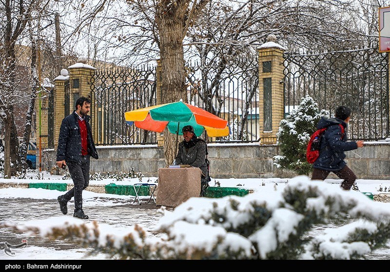 مدارس استان مرکزی به دلیل بارش برف و سرما با تاخیر آغاز به کار می‌کنند
