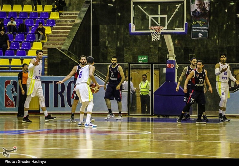 اعلام رأی فدراسیون بسکتبال درباره دیدار تیم‌های توفارقان آذرشهر و پتروشیمی بندر امام