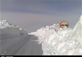 برف و کولاک شدید در گردنه ژالانه کردستان/ تردد تنها با زنجیرچرخ + فیلم