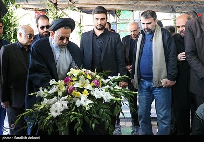 حجت‌الاسلام و‌المسلمین ‌علوی وزیر اطلاعات در گلزار شهدای کرمان