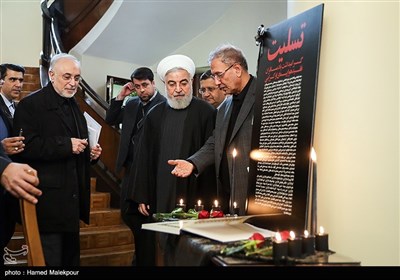 حضور حجت‌الاسلام حسن روحانی رئیس جمهور برای امضای دفتر یادبود جانباختگان حادثه سقوط هواپیمای اوکراینی