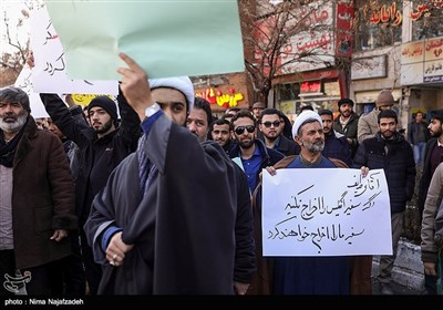  اعتراض دانشجویان مشهدی به اقدامات مداخله‌جویانه سفیر انگلیس در ایران