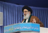 امام جمعه کرج: مسئولان جای اقدامات تبلیغاتی و رسانه‌ای به معیشت مردم فکر کنند