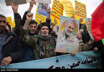 مسيرات حاشدة في المدن الايرانية دعماً للقيادة وحرس الثورة الاسلامية