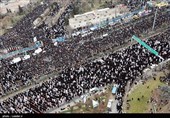 تہران میں نماز جمعہ کے عظیم اجتماع سے امام خامنہ ای کے خطاب کی تصویری جھلکیاں