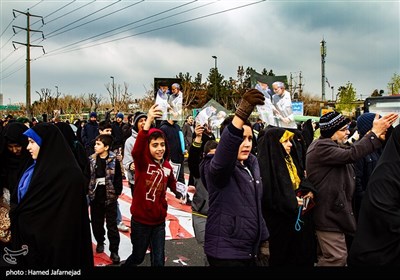 حضور نوجوانان برای شرکت در نمازجمعه تهران