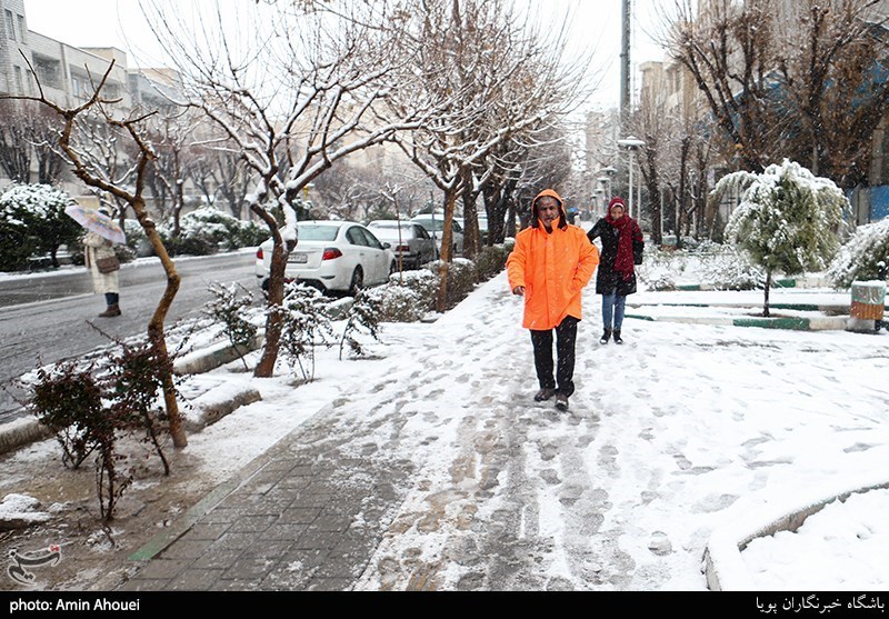 تمهیدات شهرداری تهران برای جلوگیری از یخبندان معابر در پایتخت + فیلم