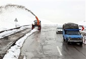 بارش برف و اختلال تردد در محورهای کوهستانی گلستان؛ مردم از سفرهای غیرضروری خودداری کنند