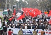 تظاهرات ضدآمریکایی هزاران پاکستانی همزمان با سفر معاون پامپئو به اسلام آباد +تصاویر
