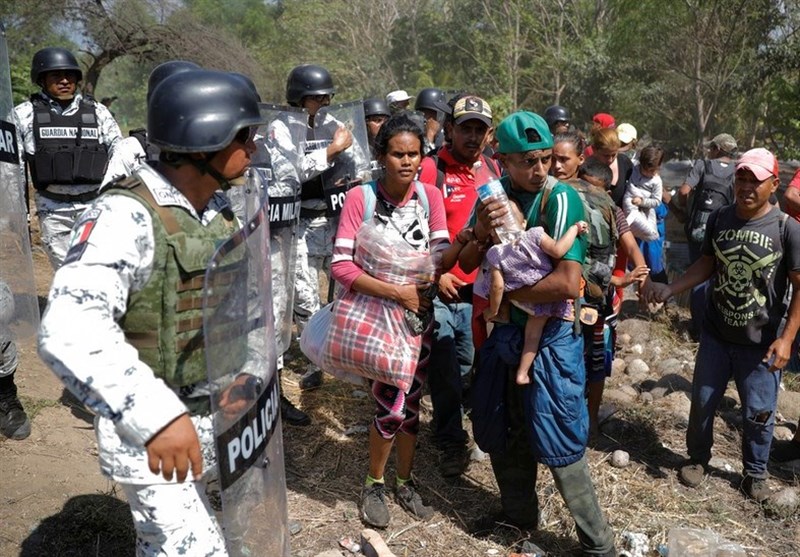 US-Bound Migrants Cross into Mexico Clashing with Border Guards (+Videos)