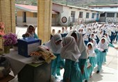 « سیل مهربانی» گلستانی‌ها در راه سیستان و بلوچستان/جشن مشق مهر در مدارس گلستان اجرا شد