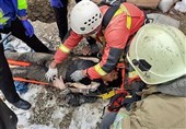 نجات معجزه‌آسای پسر 15 ساله پس از سقوط 20 متری + تصاویر