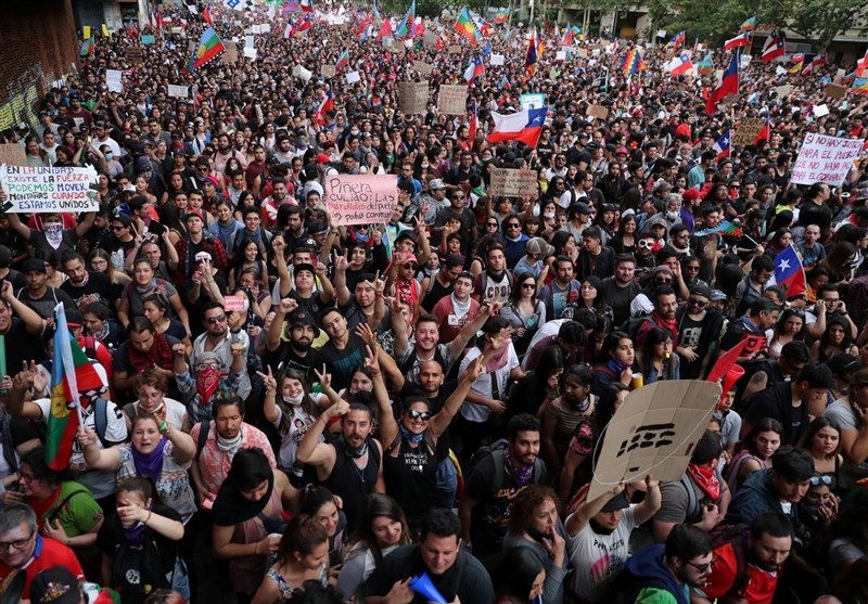 Chileans Clash with Police in Latest Protests in Santiago (+Video)