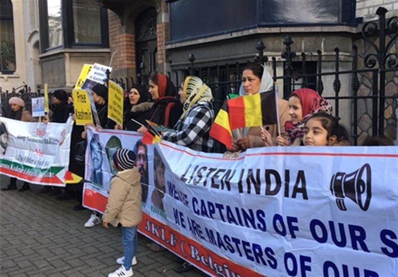 برسلز: کشمیریوں نے بھارتی یوم جمہوریہ پر یوم سیاہ منایا اور مظاہرے کئے