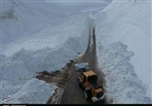 برف راه 932 لرستان را مسدود کرد/ برق 143 روستا قطع شد