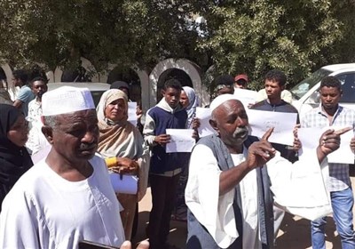 Khartoum protests in front of UAE&apos;s embassy