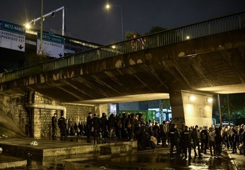 Hundreds of Migrants Removed from Paris Camp by French Police (+Video)