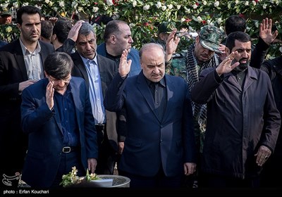  مسعود سلطانی فر وزیر ورزش در مراسم تشییع و خاکسپاری شهید گمنام در خانه کشتی شهید صدرزاده 
