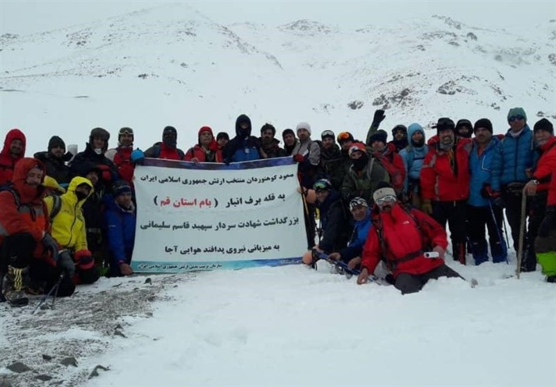 صعود کوهنوردان ارتش به قله برف انبار استان قم