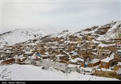 بارش 80 سانتی‌متری برف در گردنه ژالانه؛ راه ارتباطی 795 روستای کردستان مسدود شد