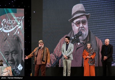 بزرگداشت اکبر عبدی در سیزدهمین شب منتقدان و نویسندگان سینمای ایران