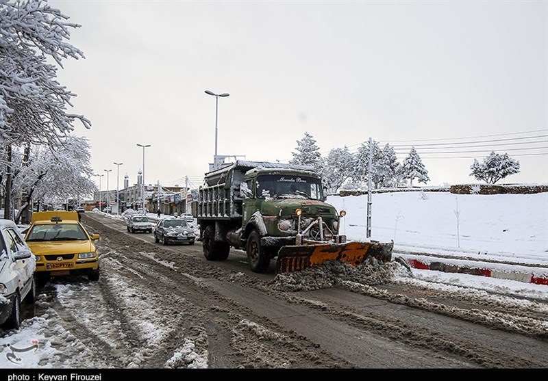 بازگشایی تمام محورهای مسدودشده در کردستان/موج شدید سرما استان را فرا می‌گیرد