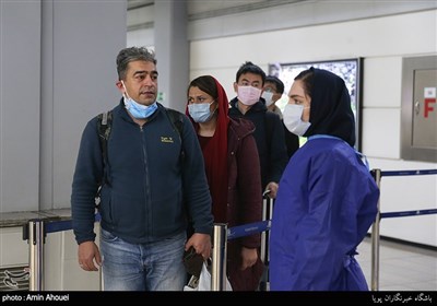 پالایش مسافران ورودی پرواز های چین توسط تیم پزشک مرزی در فرودگاه امام خمینی(ره)