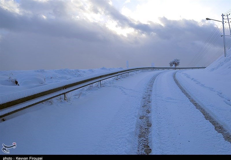 برف و باران در جاده‌های 3 استان
