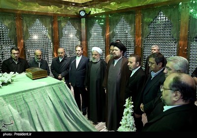 Iranian President Pays Tribute to Founder of Islamic Republic