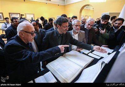 رونمایی از دفاتر املاک و اسناد زمین خواری پهلوی باحضور مهدی طالقانی و پرویز فتاح رئیس بنیاد مستضعفان 