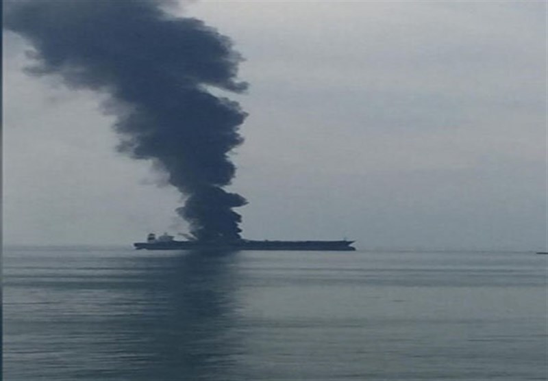 آتش سوزی یک نفتکش در آب‌های سریلانکا