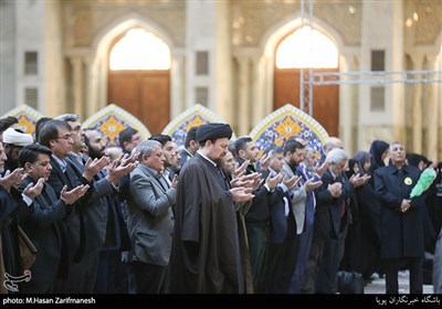 اقامه نماز جماعت در مرقد امام خمینی(ره)