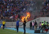 هواداران فوتبال شیلی ورزشگاه ملی کشورشان را به آتش کشیدند