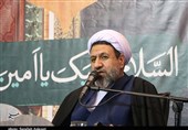 امام جمعه کرمان: امام خمینی(ره) با دست خالی دنیا را تحت تاثیر برنامه‌های الهی خود قرار داد