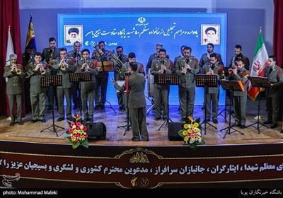 اجرای گروه موزیک دانشگاه افسری امام علی (ع) در یادواره شهدای پایگاه یاسر