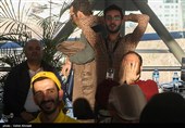 حاشیه و متن ششمین روز جشنواره فیلم فجر|رقص پرچم‌های سرخابی در سالن سینما، حضور اشتباهی یک فیلم کاملا افغانی و پیتزای جشنواره!