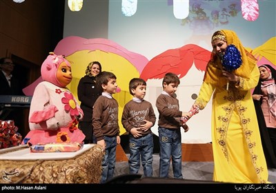 اجرای خاله شادونه در مراسم جشن انقلاب ویژه چندقلوها