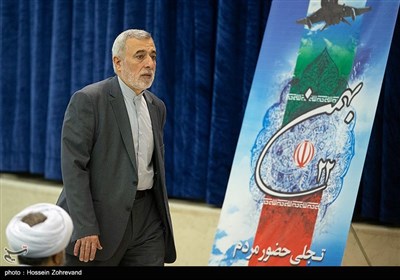 حضور حسین شیخ‌الاسلام معاون امور بین‌الملل و دانشجویان غیرایرانی دانشگاه آزاد اسلامی در نماز جمعه تهران