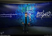 امیرمحمد متقیان مجری در هفتمین روز سی و هشتمین جشنواره فیلم فجر در پردیس چارسو