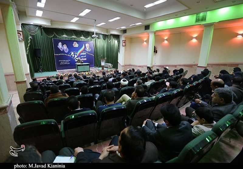 همایش گام دوم انقلاب شبکه جوانان آستان قدس رضوی در کرمان برگزار شد+ تصاویر