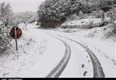 بارش برف در محورهای کوهستانی مازندران؛ تاکید بر حذف ترددهای غیرضروری