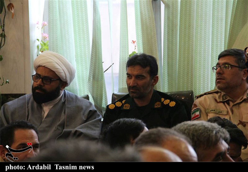دیدار اعضای کمیته نیروهای مسلح دهه فجر با امام جمعه اردبیل به روایت تصویر