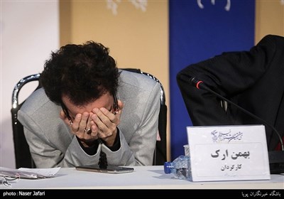 بهمن ارک در نشست خبری فیلم پوست