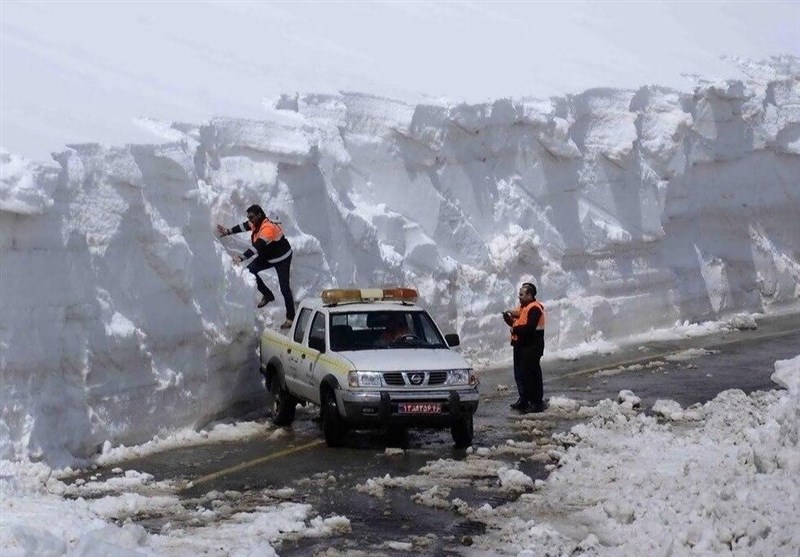 ‌بارش 6 متری برف در محور مهاباد ـ بوکان /مفقودشدن ماشین آلات راهداری زیر برف