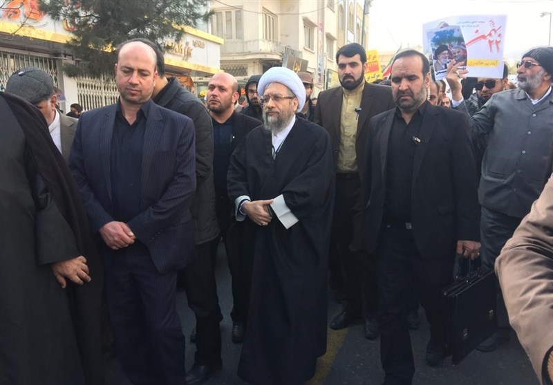 آیت‌الله آملی لاریجانی: مردم با حضور خود در راهپیمایی 22 بهمن مشت محکمی بر دهان استکبار جهانی زدند